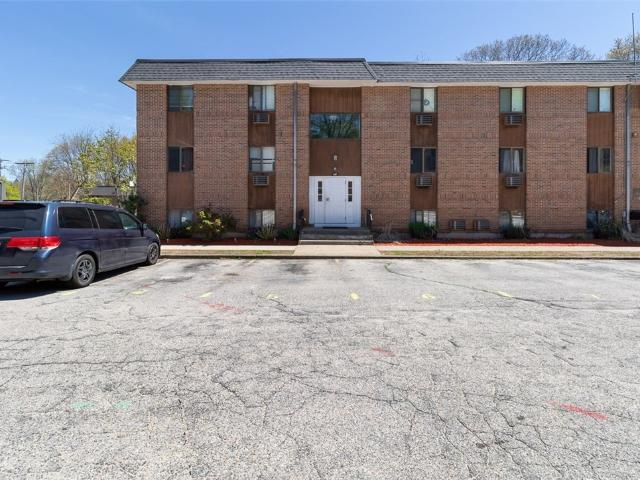 Condo for sale in Lincoln, Rhode Island