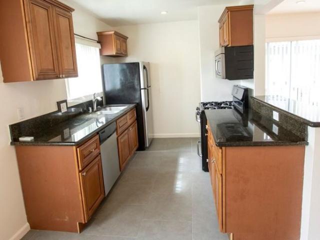 Apartment for rent in Canoga Park, California