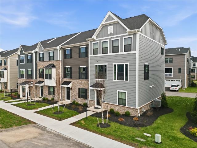Townhouse for sale in Moon, Pennsylvania
