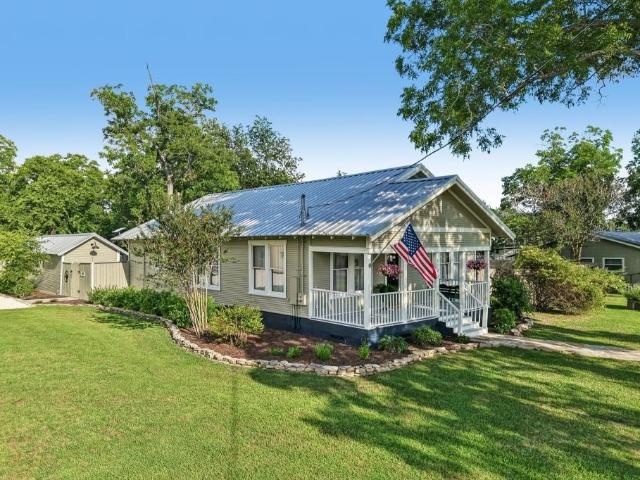 House for sale in Paige, Texas