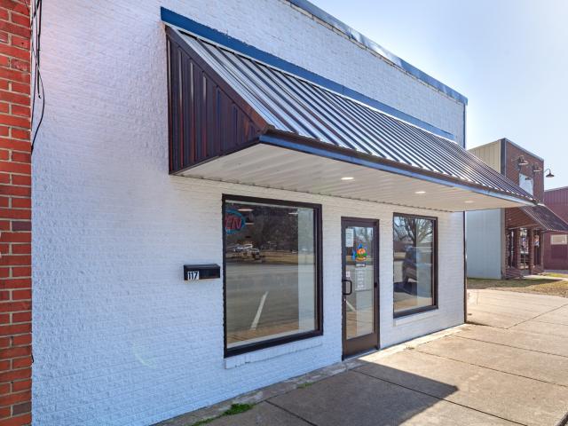 Commercial for sale in Hohenwald