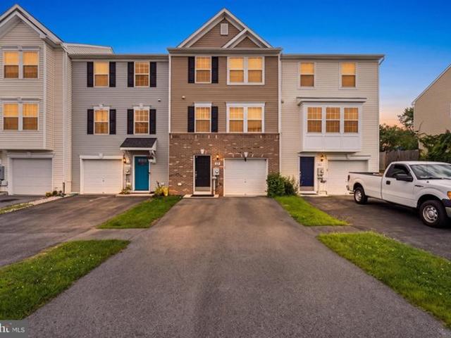 Townhouse for sale in Falling Waters, West Virginia