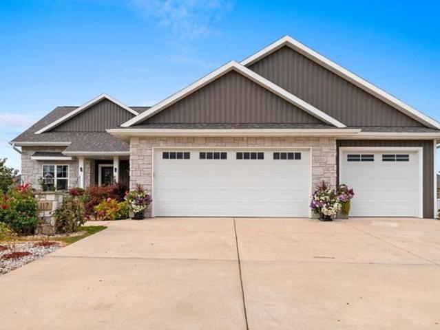 House for sale in Royal Ponds Preserve, Green Bay
