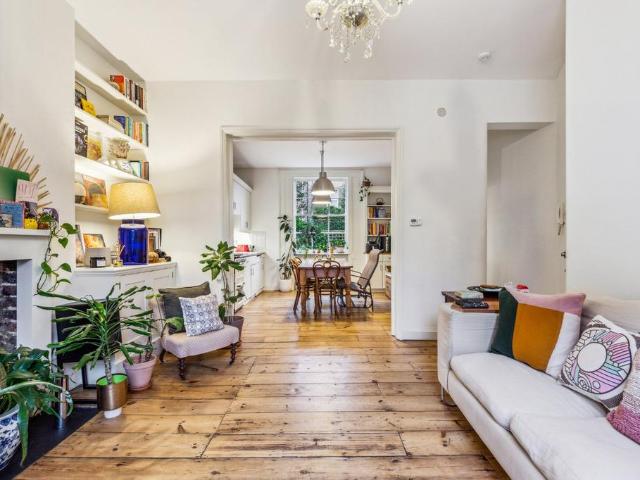 House for rent in Angel, Greater London