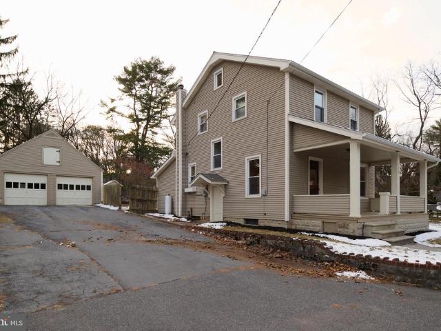 House for sale in Lemont, Pennsylvania