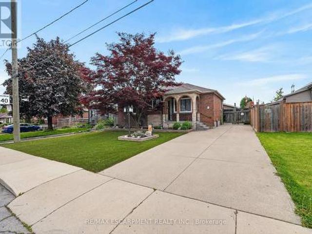 House for sale in Ancaster, Ontario