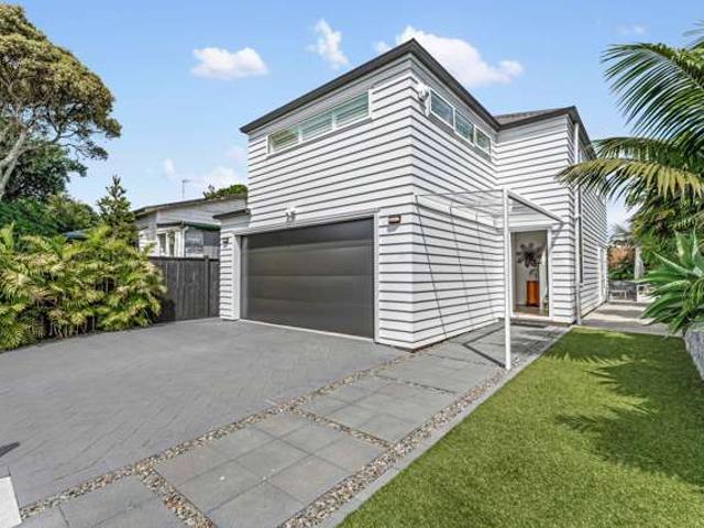 House for sale in One Tree Hill