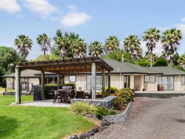 House for sale in Awhitu