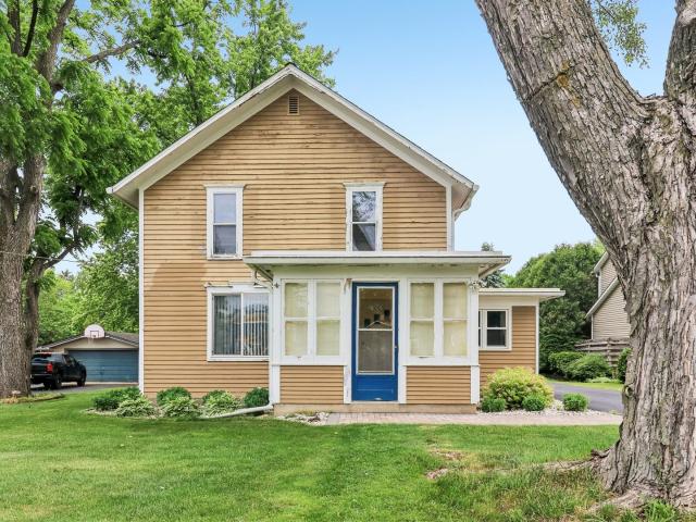 House for sale in Mchenry, Illinois