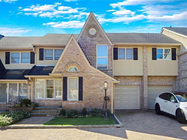 Condo for sale in Hewlett, Nassau County