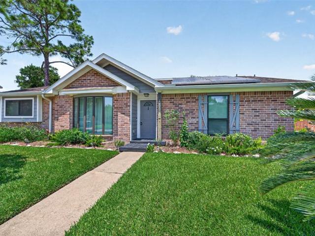 House for sale in Meadows Place, Texas