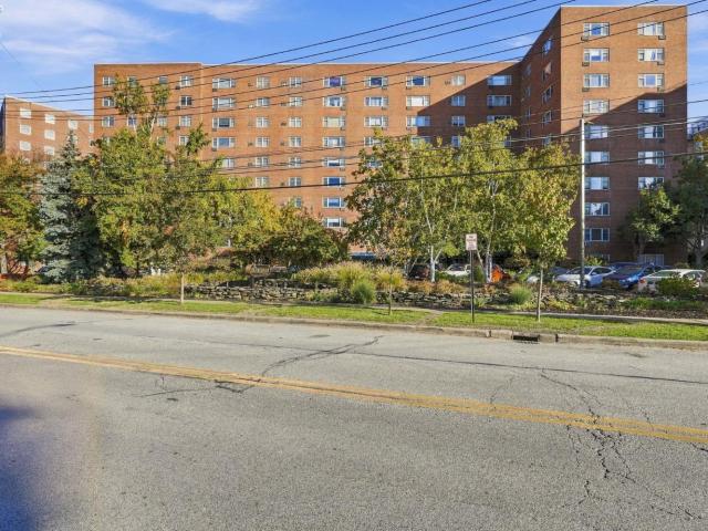 Condo for sale in Gold Coast, Lakewood
