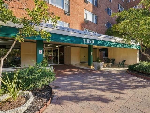 Condo for sale in Gold Coast, Lakewood