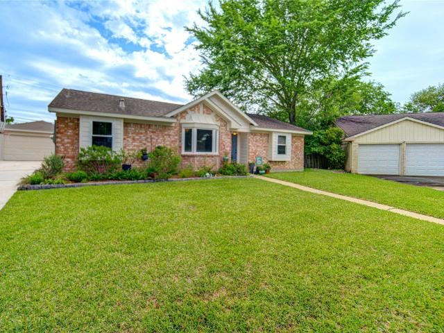 House for sale in Meadows Place, Texas