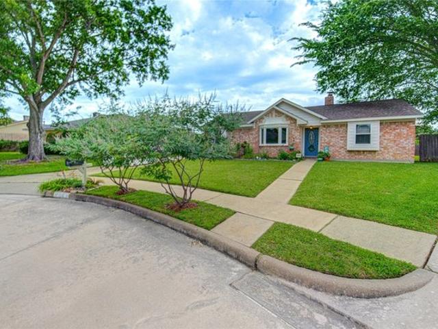 House for sale in Meadows Place, Texas