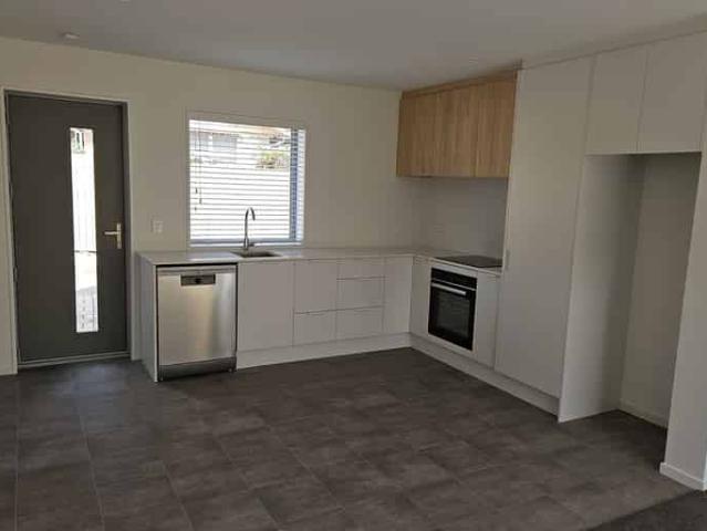 House for rent in Chaslands, Canterbury