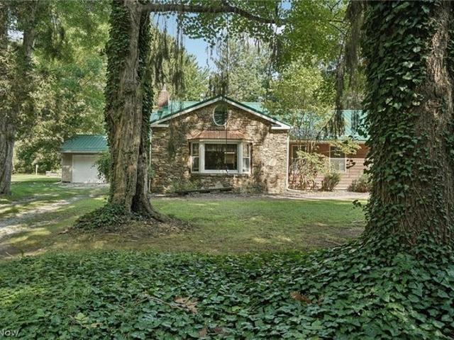 House for sale in Chardon, Geauga County