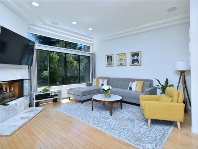 Townhouse for sale in Studio City Neighborhood Council District, Canoga Park