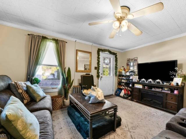 House for sale in Alpha, Warren County