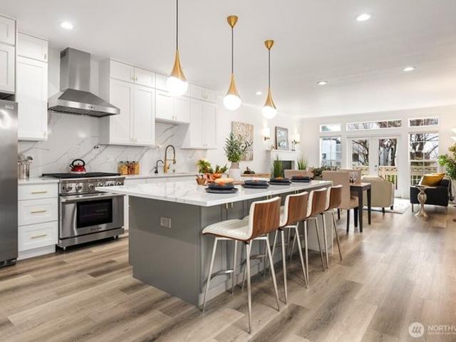 Townhouse for sale in Bellevue, Washington