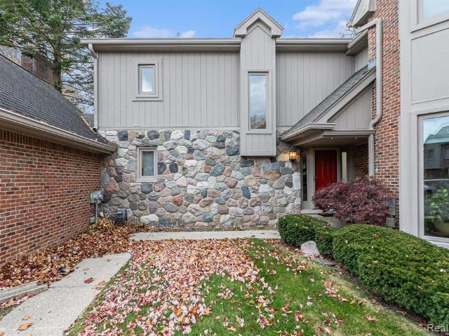 Condo for sale in Bloomfield Hills