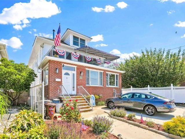 House for sale in Queens, Arverne