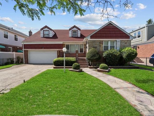 House for sale in Queens, Arverne