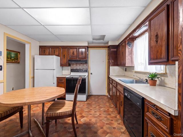 House for sale in Queens, Arverne
