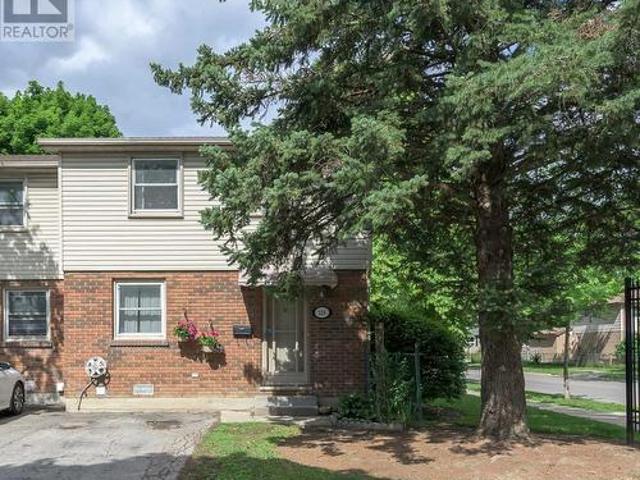 Townhouse for sale in Arva, Ontario