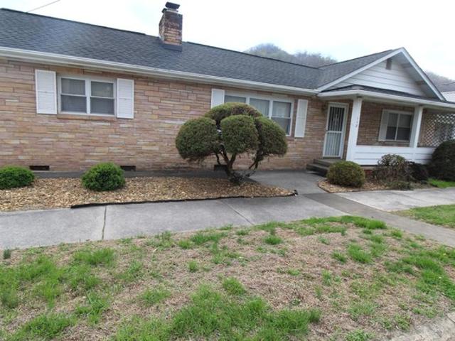 House for sale in Hinton, West Virginia