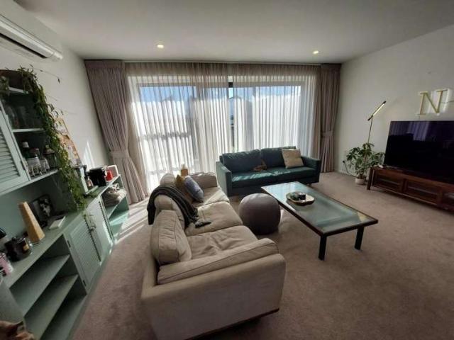 Townhouse for rent in Paremoremo