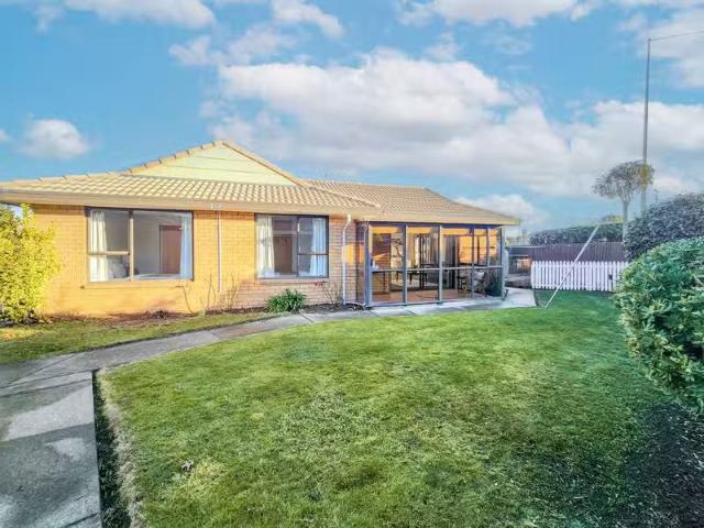House for sale in Chaslands, Canterbury