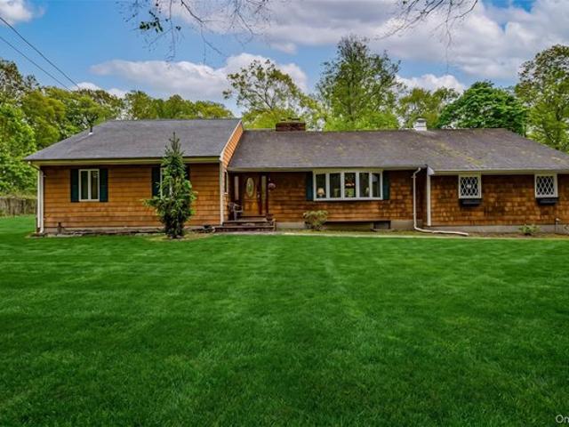 House for sale in Smithtown, New York