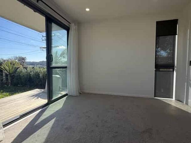 House for rent in Oratia, Oroua County