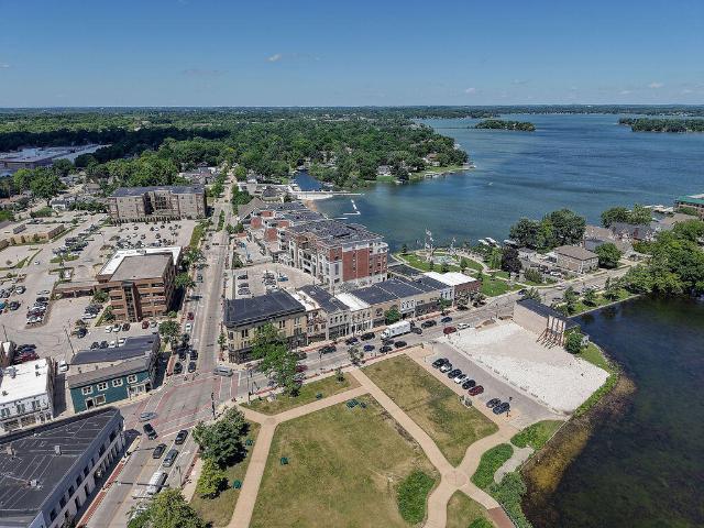 Commercial for sale in Oconomowoc, Wisconsin