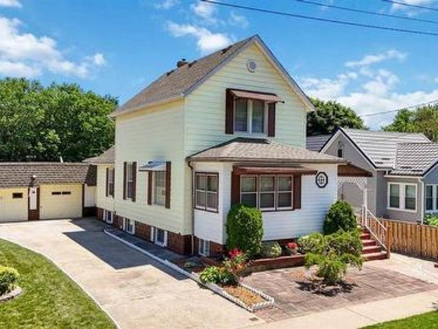House for sale in Brights Grove, Ontario