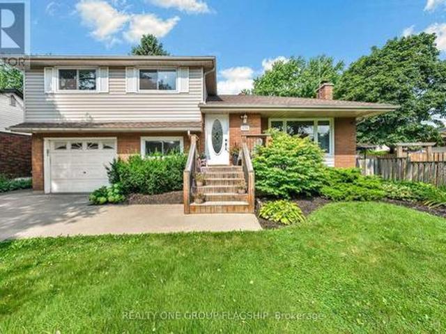 House for sale in Ancaster, Ontario