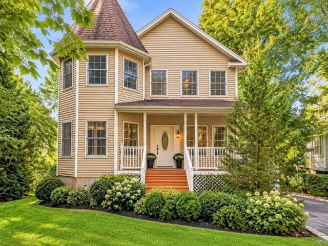 House for sale in Rockland Lake, Valley Cottage