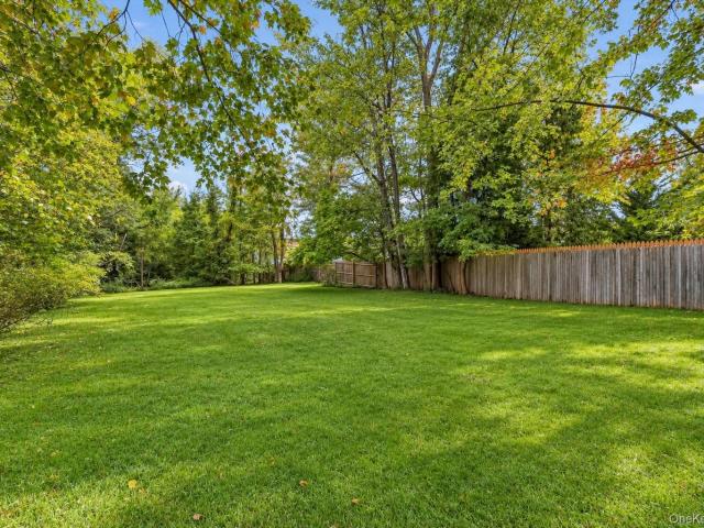 House for sale in Rockland Lake, Valley Cottage