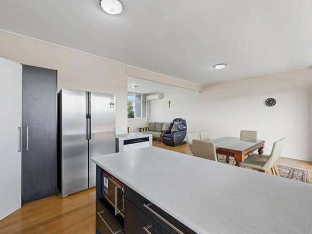 House for rent in Paremoremo
