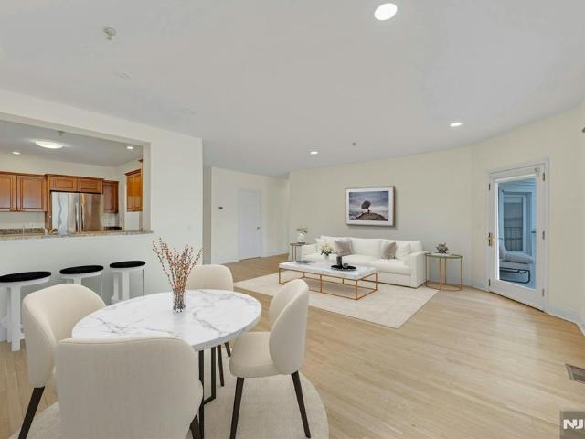 Condo for sale in Edgewater, New Jersey