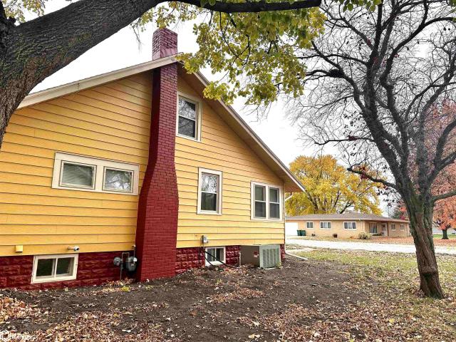 House for sale in Kanawha, Iowa