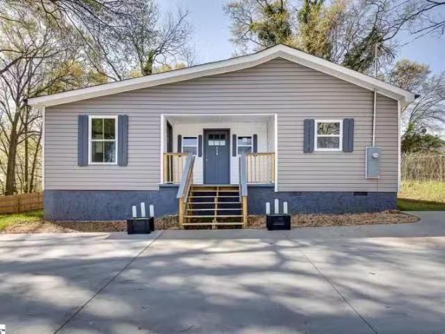 House for sale in Easley House for sale in Easley