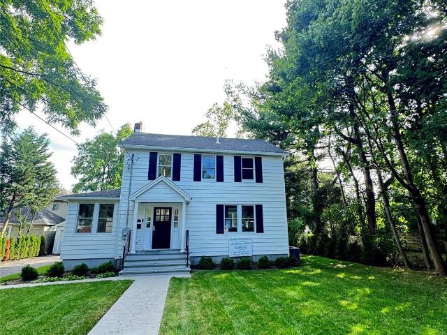 House for sale in Roslyn Highlands, Roslyn Heights
