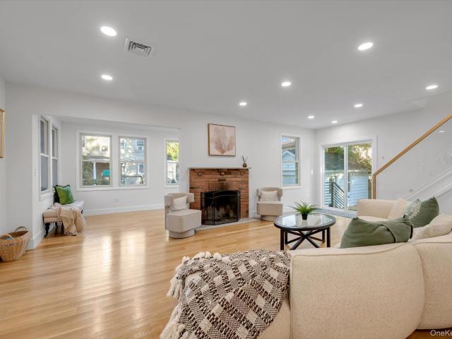 House for sale in Roslyn Highlands, Roslyn Heights