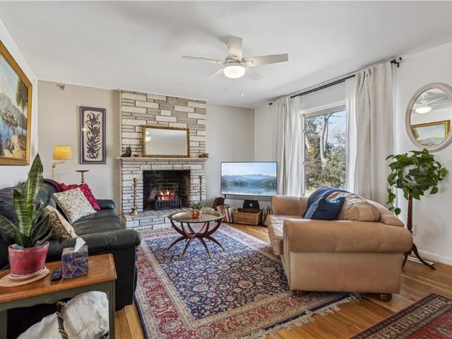 House for sale in Winston Terrace, Williamsburg