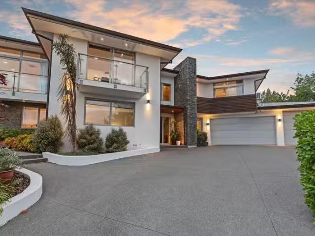 House for sale in Chaslands, Canterbury