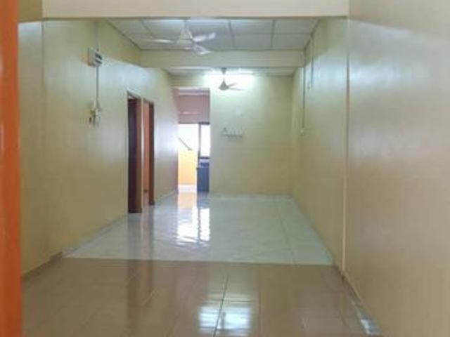 Terraced House for sale in Malaka
