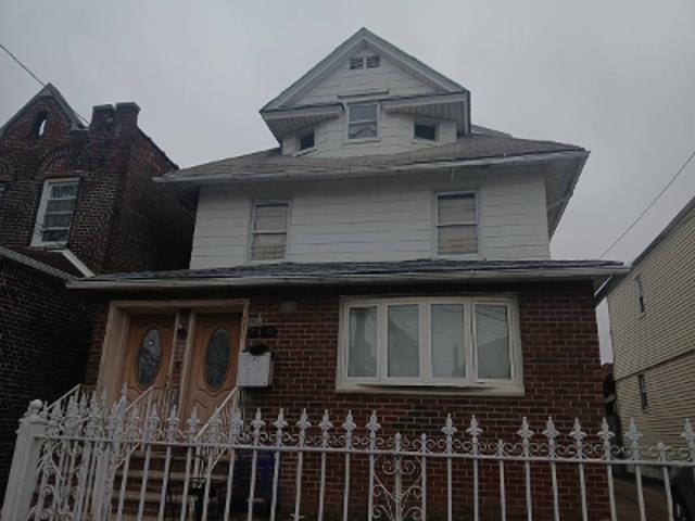 House for sale in Queens, Arverne