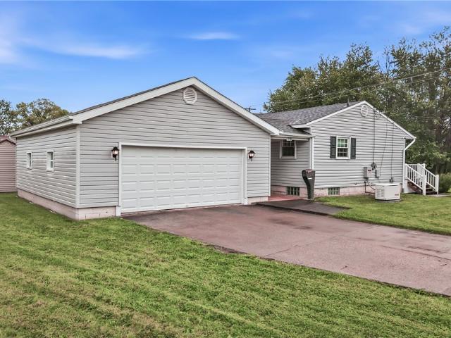 House for sale in Hubbard, Ohio